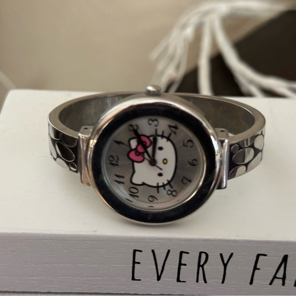 Vintage Hello Kitty Watch - Picture 6 of 10